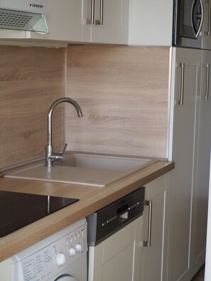 Private kitchen - Perfect 2-bedroom apartment with AC in pleasant Fréjus (FRÈJUS)