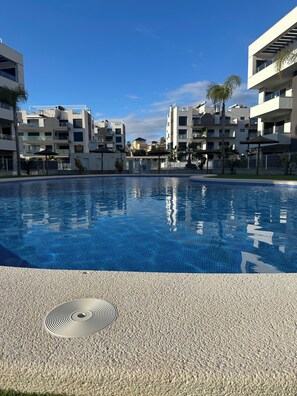 Pool - Vamos Valentino 33 (Villamartin)