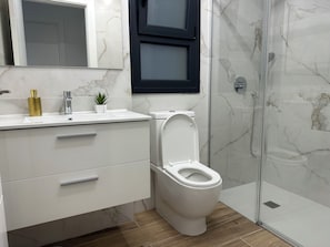Shower, hair dryer, towels, soap - Vamos Valentino 33 (Villamartin)