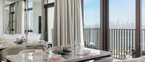 Luxury-Apartment, Balkon, Hafenblick | Speisen