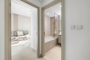 Luxe appartement, balkon, uitzicht op haven | Badkamer