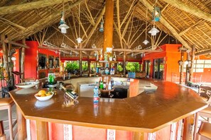 2 bars/lounges - Muthu Mara River Lodge  (Maasai Mara)