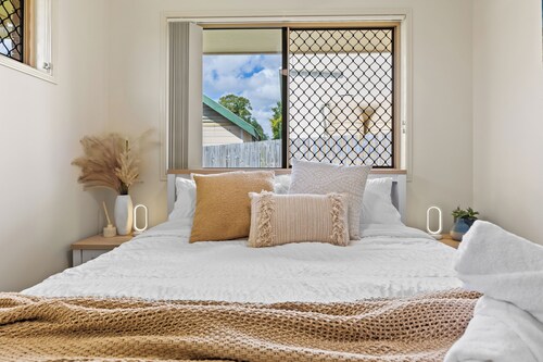 Family & Pet Friendly Coastal Parkside Stay