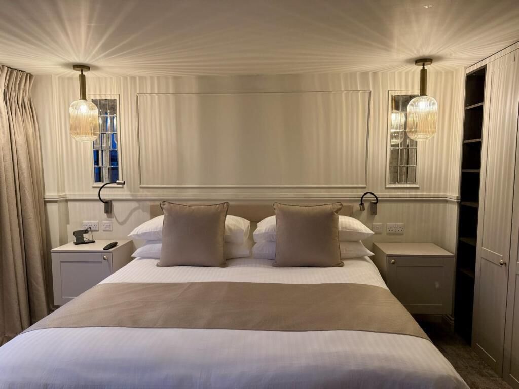 Desk, laptop workspace, free WiFi