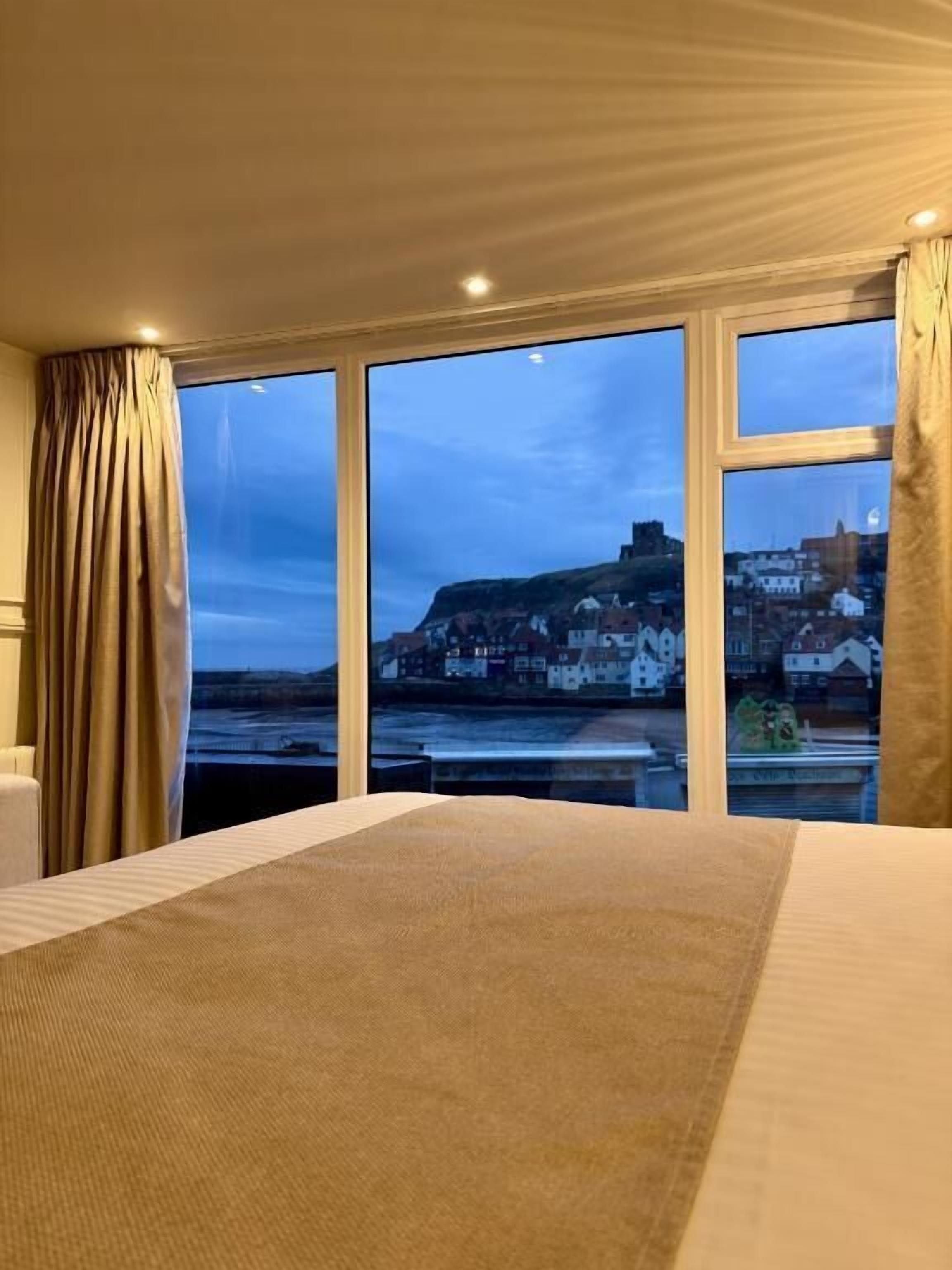 Desk, laptop workspace, free WiFi