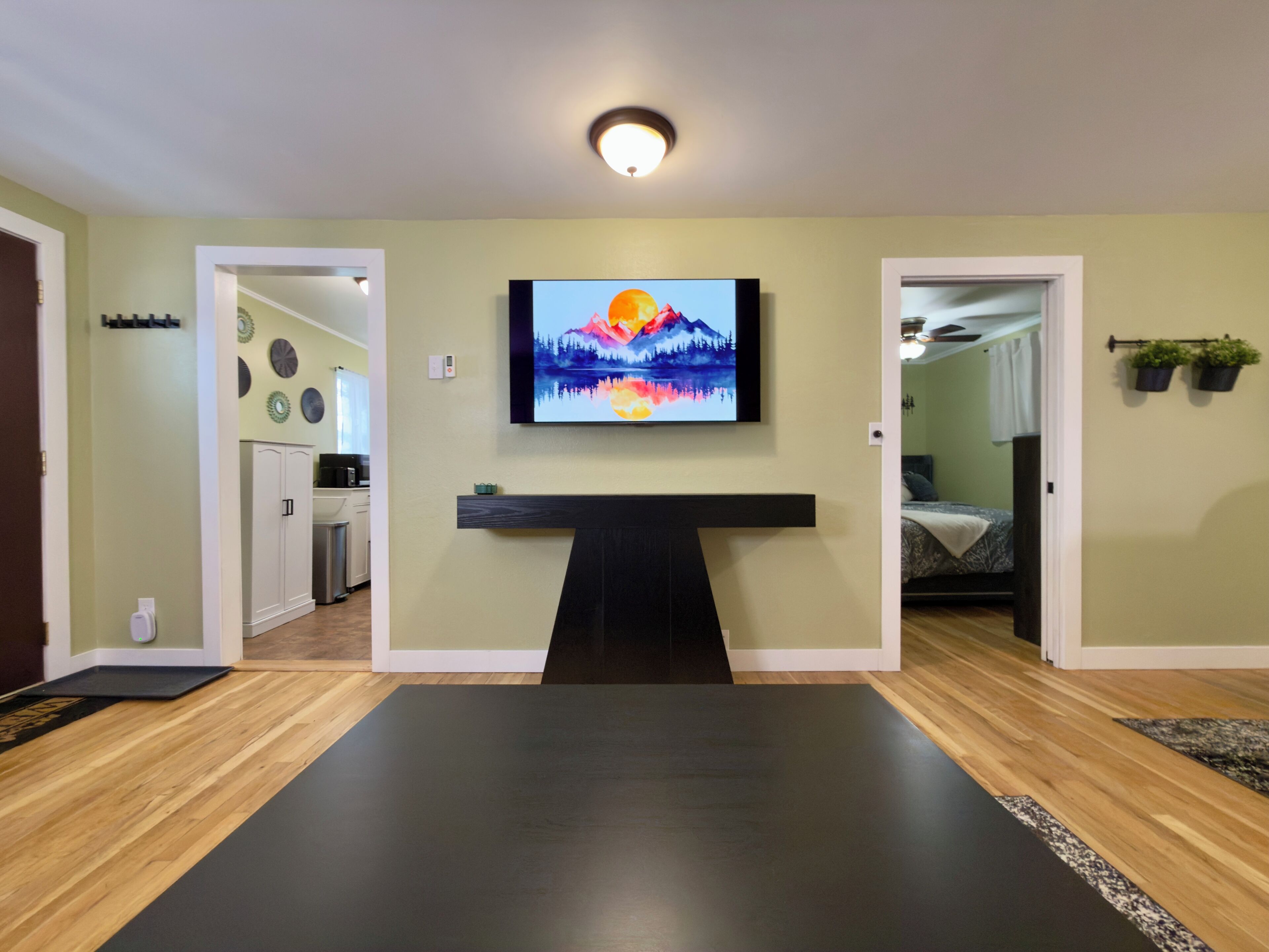 Iron/ironing board, WiFi, bed sheets