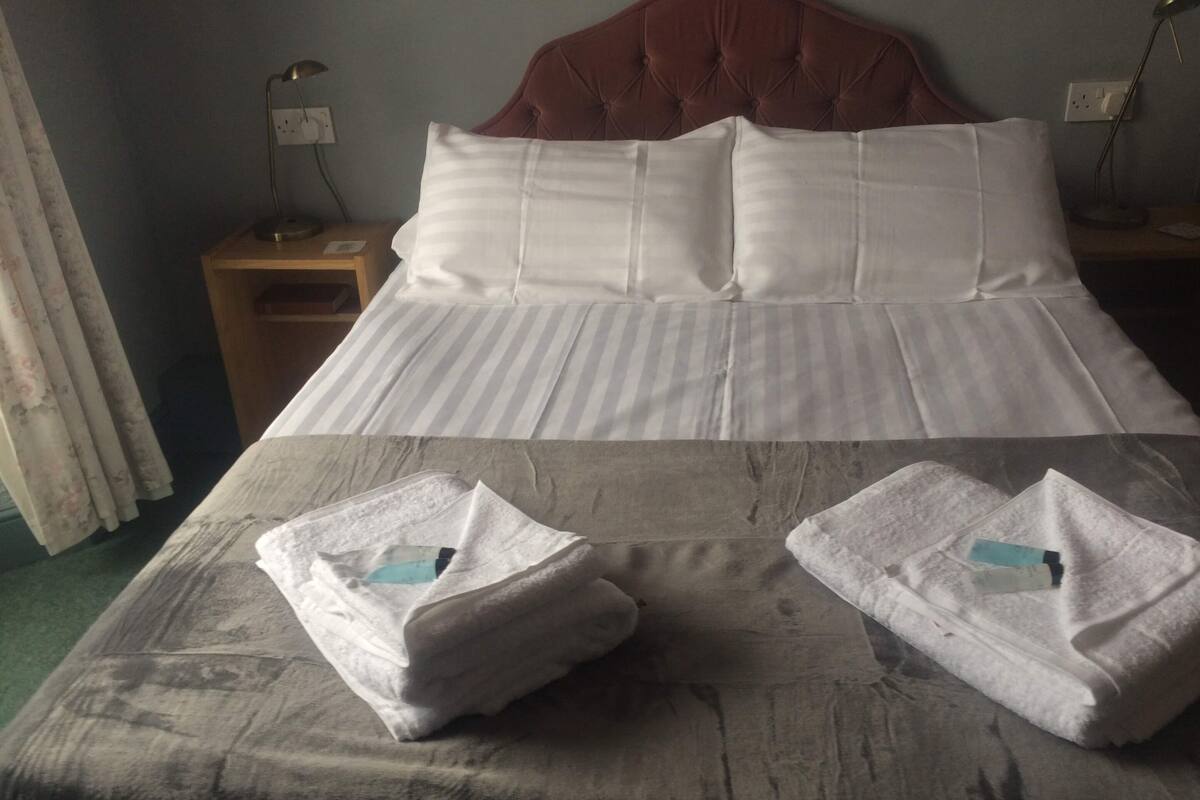 Double Room | Soundproofing, iron/ironing board, WiFi (free)