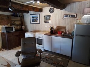 Private kitchen - Quiet little farmhouse near Lake Guerĺédan and Pontivy (Kergrist)