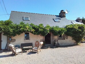Exterior - Quiet little farmhouse near Lake Guerĺédan and Pontivy (Kergrist)