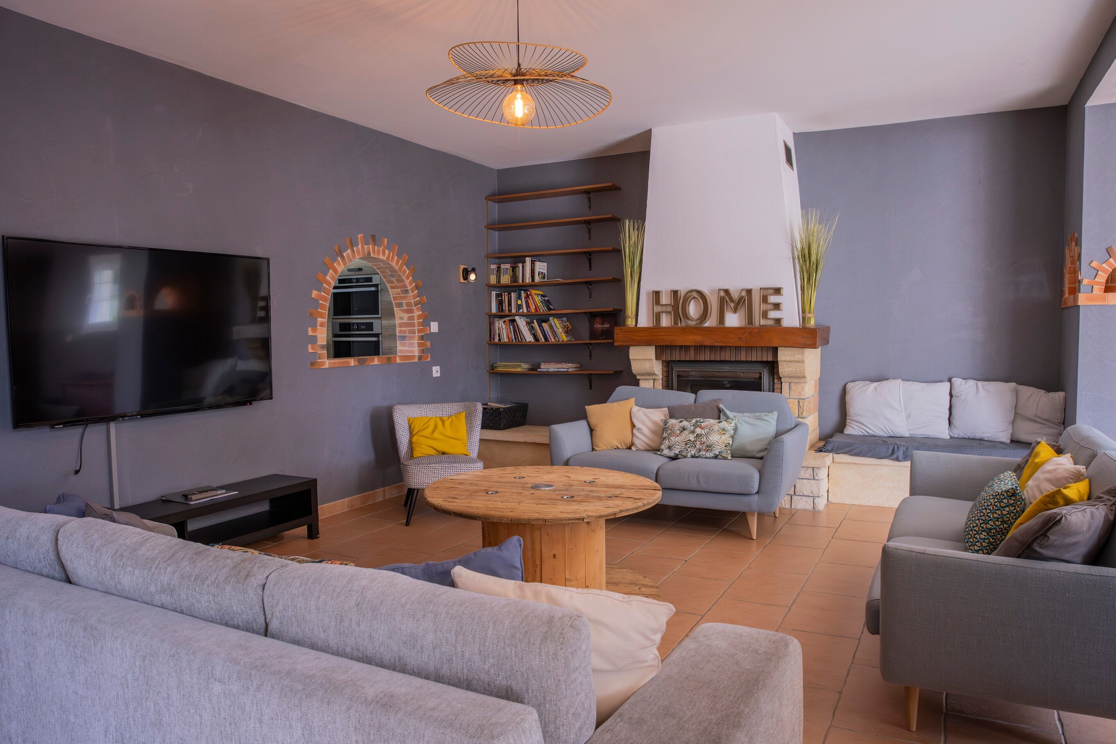 Télévision, table de tennis de table