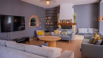 Télévision, table de tennis de table