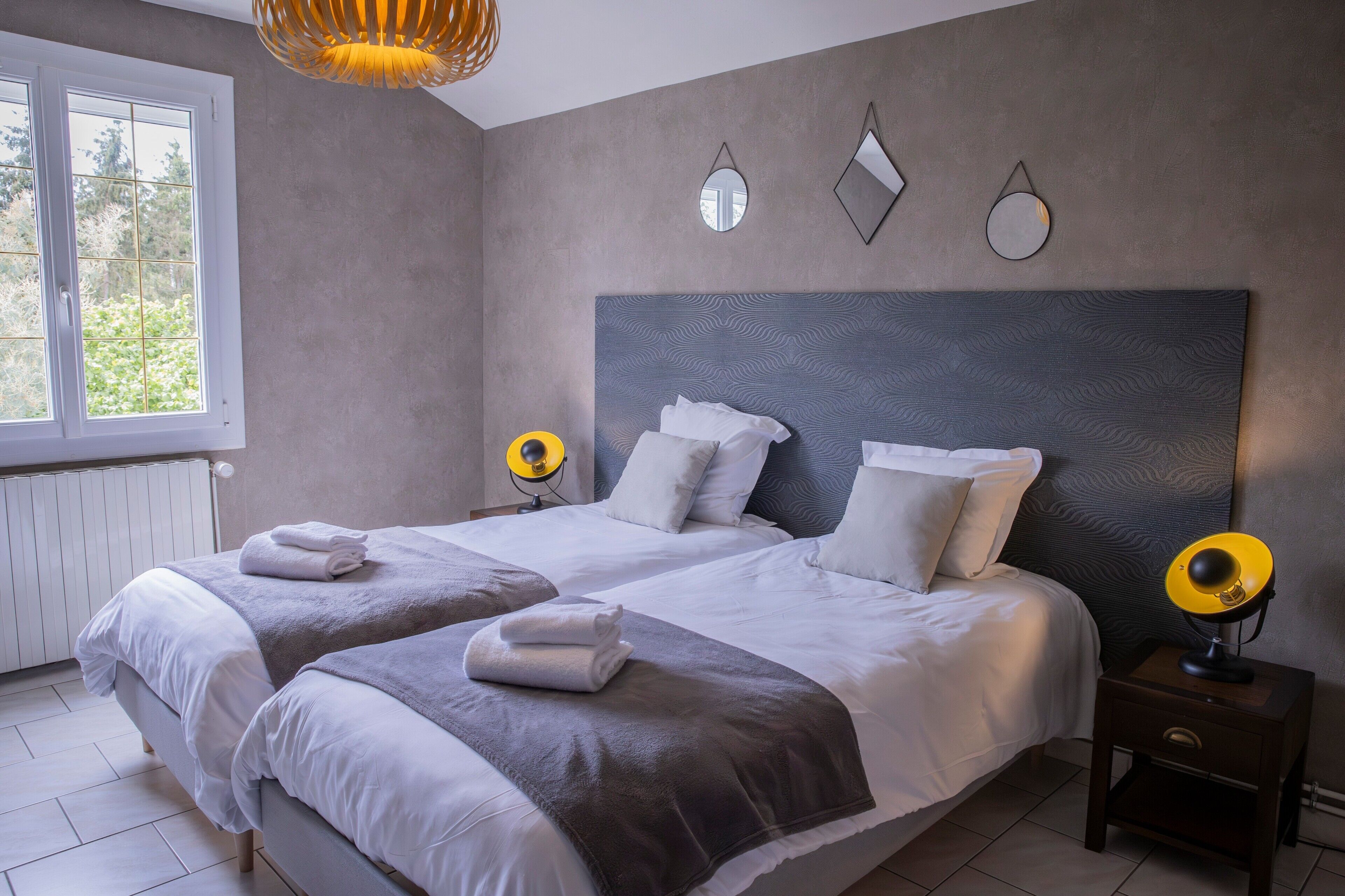 Skrivbord, strykjärn/strykbräda, wi-fi och sängkläder