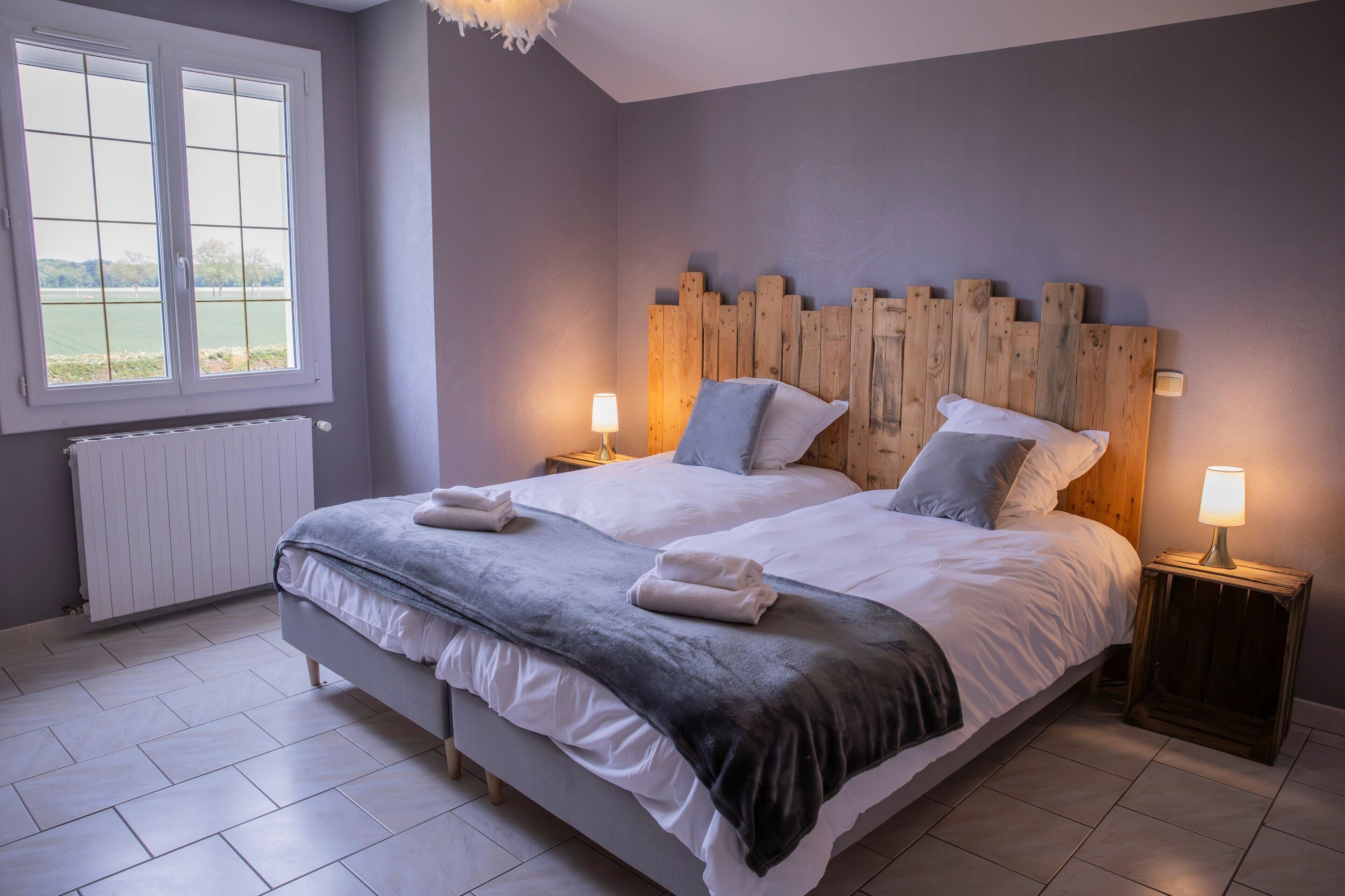 Bureau, fer et planche à repasser, Wi-Fi, draps fournis