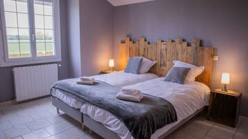 Bureau, fer et planche Ă repasser, Wi-Fi, draps fournis