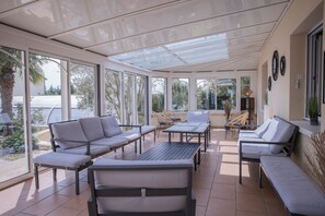 المنشأة من الداخل