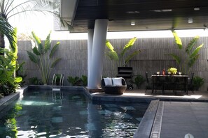 حمّام سباحة خارجي