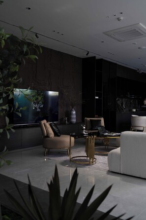 المنشأة من الداخل