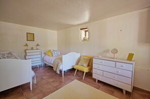 2 chambres, lit parapluie, Wi-Fi gratuit, draps fournis