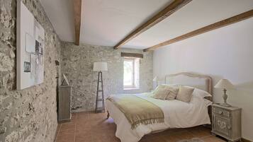 2 slaapkamers, reisbedje, gratis wifi, beddengoed