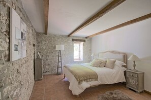 2 slaapkamers, reisbedje, gratis wifi, beddengoed