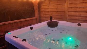 Cabin, 2 Bedrooms, Accessible, Balcony | Outdoor spa tub