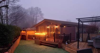 Luxury log Cabin With hot Tub- York
