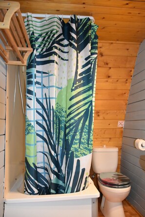 Toilet paper - Hameau du Prat in southern Ardèche, heated swimming pool, entertainment, bar, restaurant, garden (Ribes)