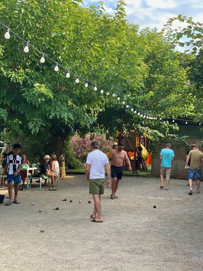 Property grounds - Hameau du Prat in southern Ardèche, heated swimming pool, entertainment, bar, restaurant, garden (Ribes)