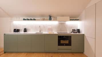 Refrigerador, microondas, horno, placa de cocina