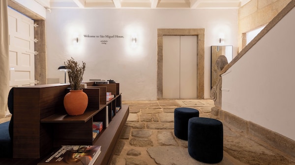 Ando Living - São Miguel House - Porto