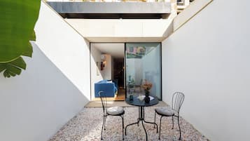 Apartamento clássico | Opções para refeição ao ar livre