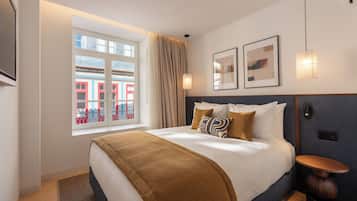 Caja de seguridad en la habitación y cortinas blackout