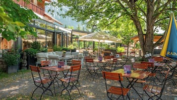 Tempat makan luar