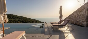 Brand-new 4BR Villa with heated pool & stunning views