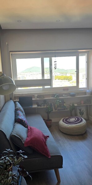 Smart TV, books - Beautiful sunset (Setúbal)