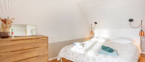 2 bedrooms, WiFi, bed sheets