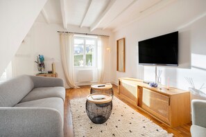 TV - Le Penty Gwen-Plage: Walk to Village, Beach & Oyster Farms (La Forêt-Fouesnant)