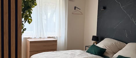 Iron/ironing board, free WiFi, bed sheets