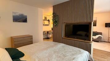 Bügeleisen/Bügelbrett, kostenloses WLAN, Bettwäsche