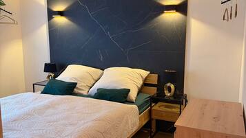 Bügeleisen/Bügelbrett, kostenloses WLAN, Bettwäsche