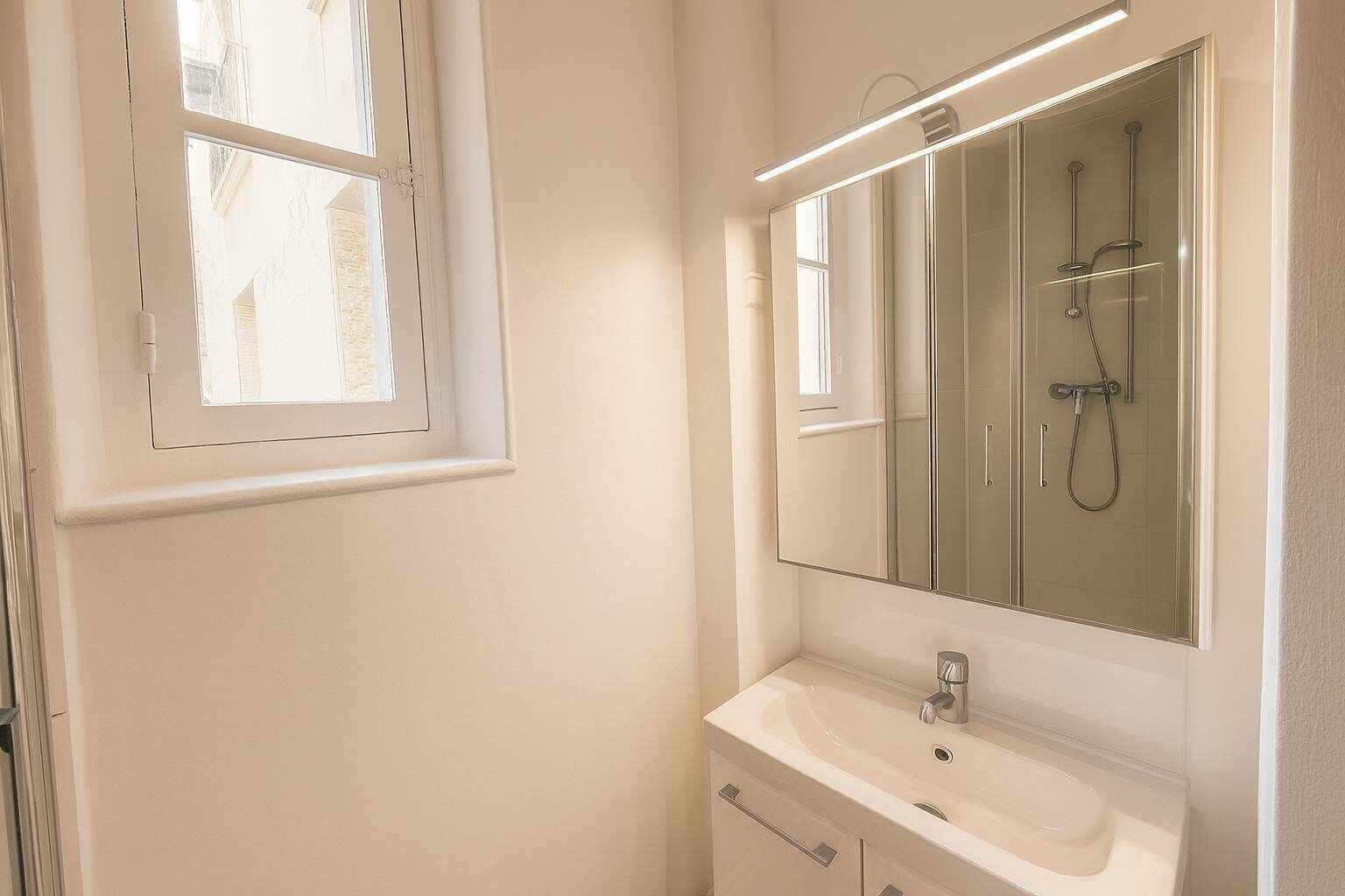 Shower, hair dryer, towels, shampoo