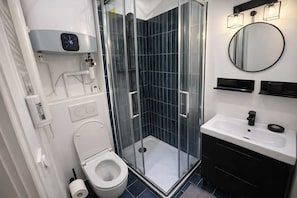 Dusch, hårtork och handdukar