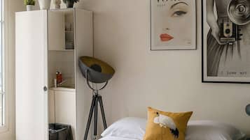 Silitysrauta/-lauta, Wi-Fi, vuodevaatteet