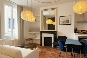 TV - Appartement rue Montorgueil au Halles - Paris 1 (Paris)