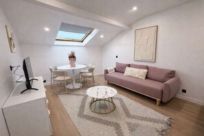 TV - Proche Métro: Appartement 1 chambre, 4 couchages (Aubervilliers)