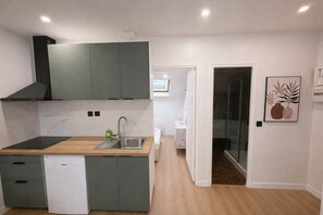 Fridge, microwave, stovetop, coffee/tea maker - Proche Métro: Appartement 1 chambre, 4 couchages (Aubervilliers)
