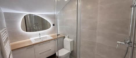 Shower, hair dryer, towels, shampoo