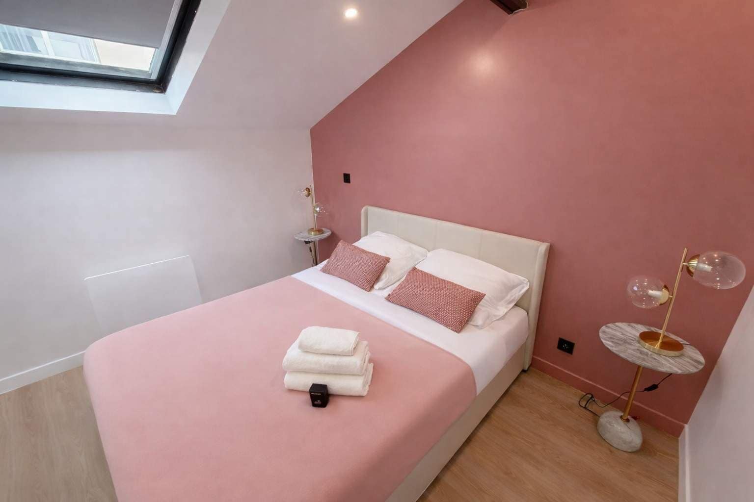 1 室のベッドルーム、アイロン / アイロン台、WiFi、ベッドシーツ