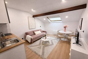 TV - Séjour familial près du métro, 4 couchages (Aubervilliers)