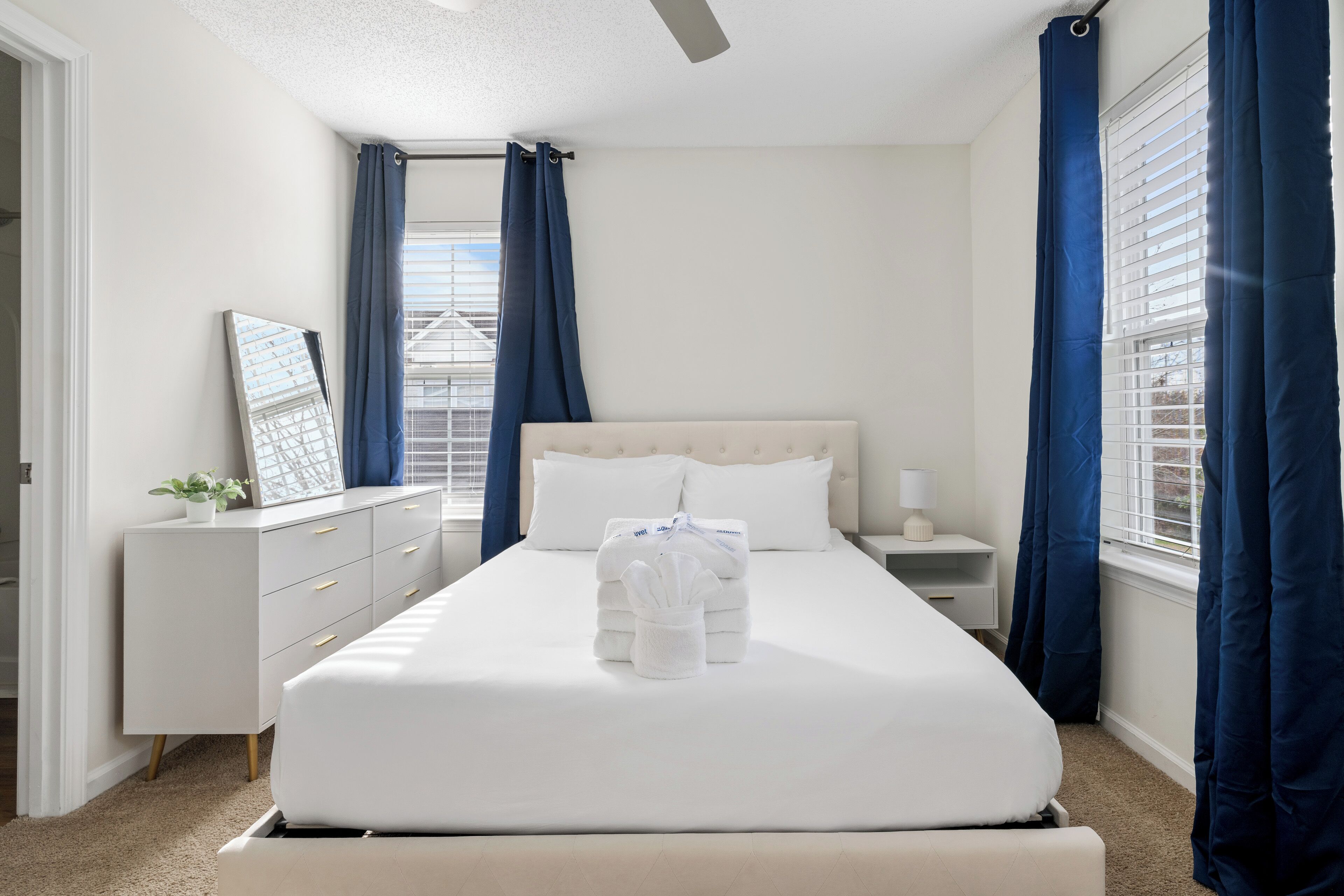 3 slaapkamers, een strijkplank/strijkijzer, internet